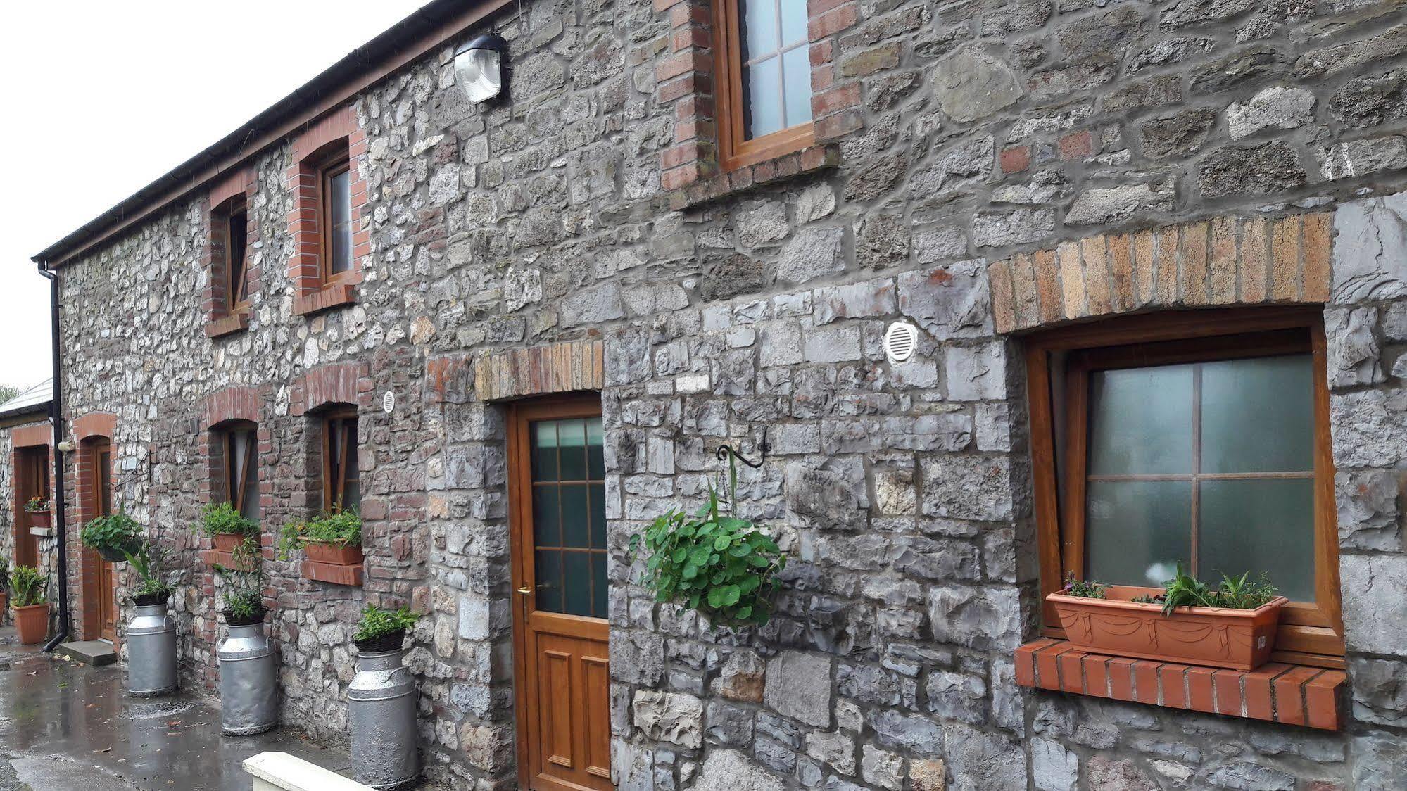 Stag Coach House Hotel Carmel Exterior photo
